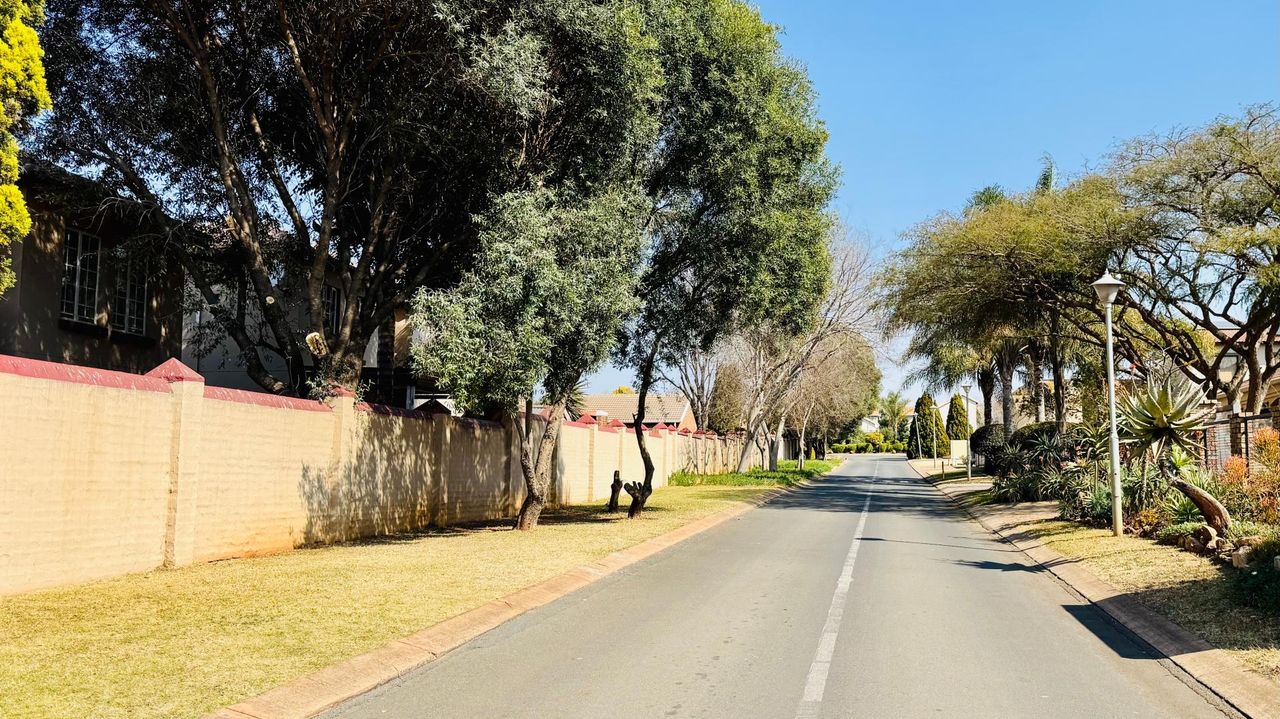 Photo of 2 Bedroom duplex townhouse - sectional for sale in Heuwelsig Estate, Centurion