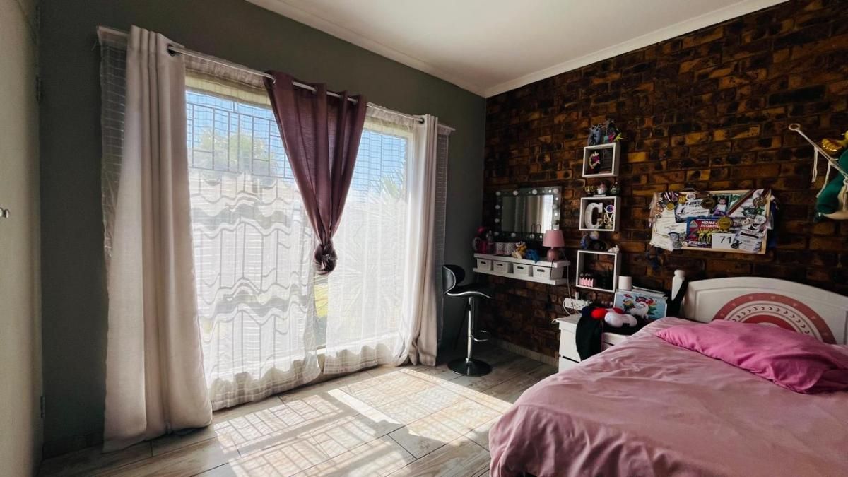 Photo of 4 Bedroom house for sale in Ben Fleur, Witbank