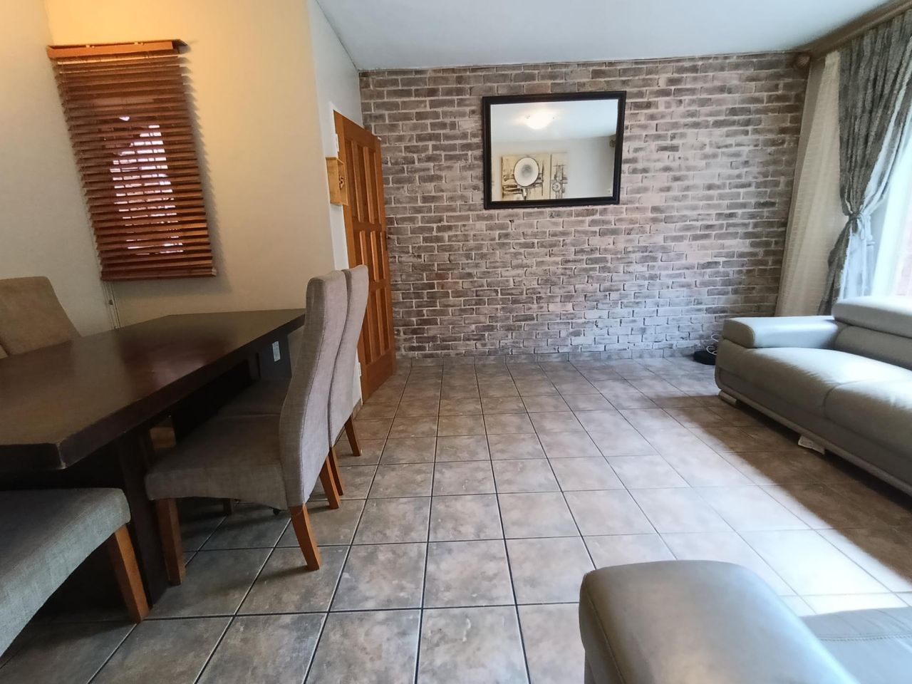 Photo 4 of 6