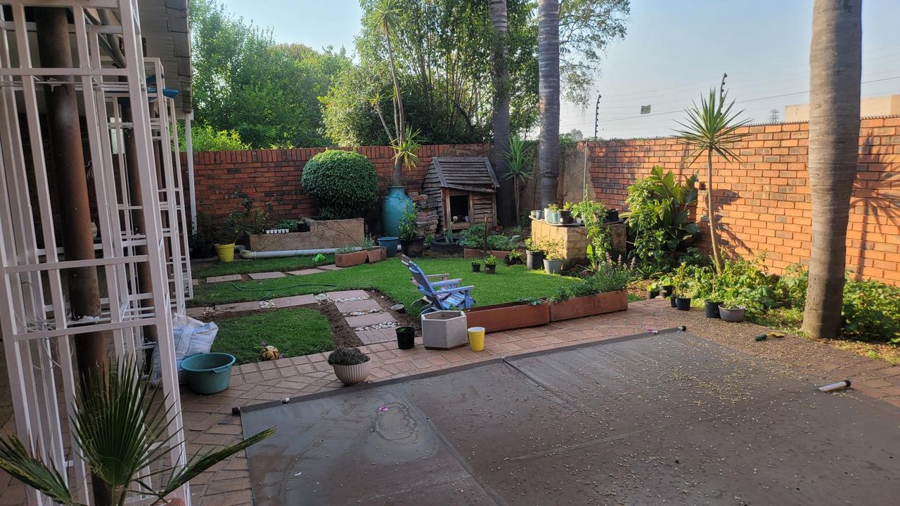 Photo 23 of 27