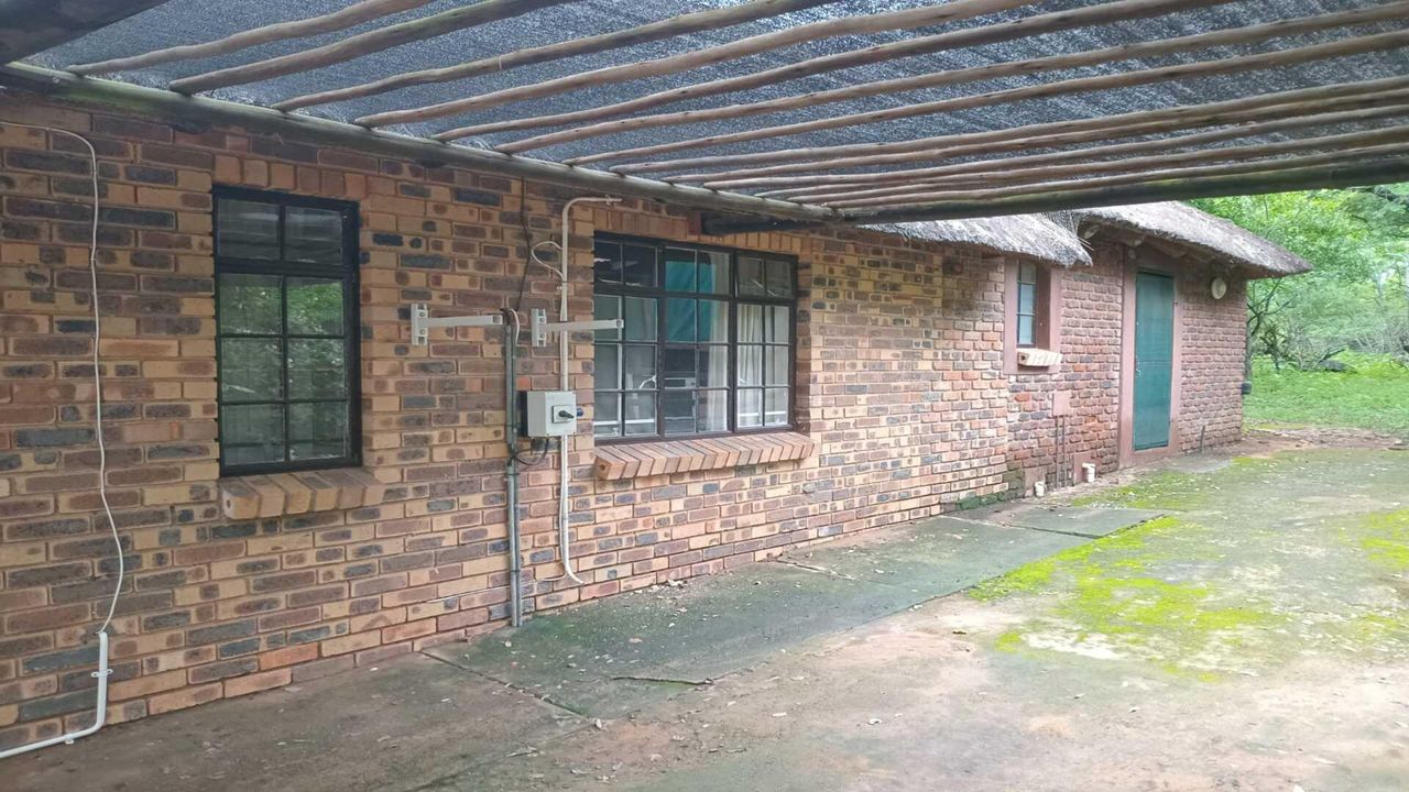 Photo 14 of 16