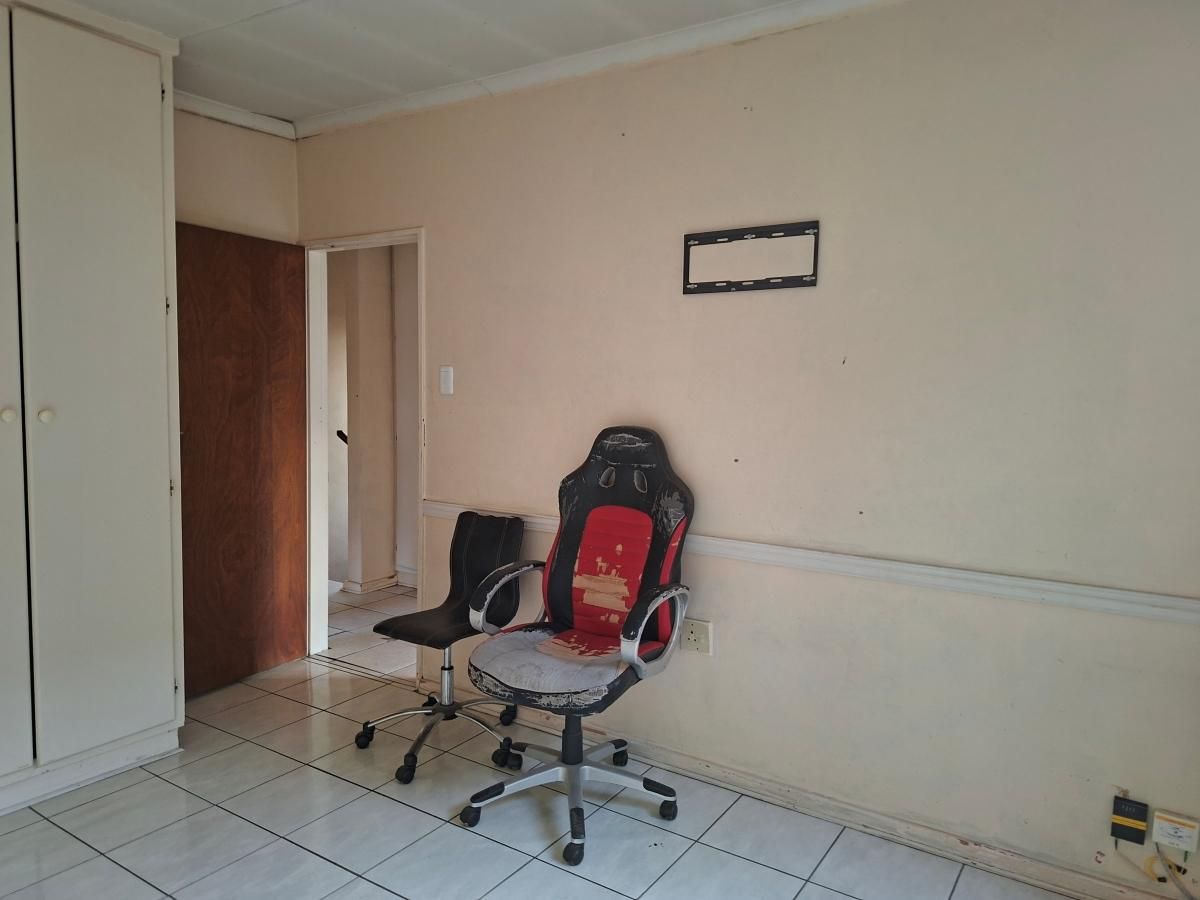 Photo 17 of 25