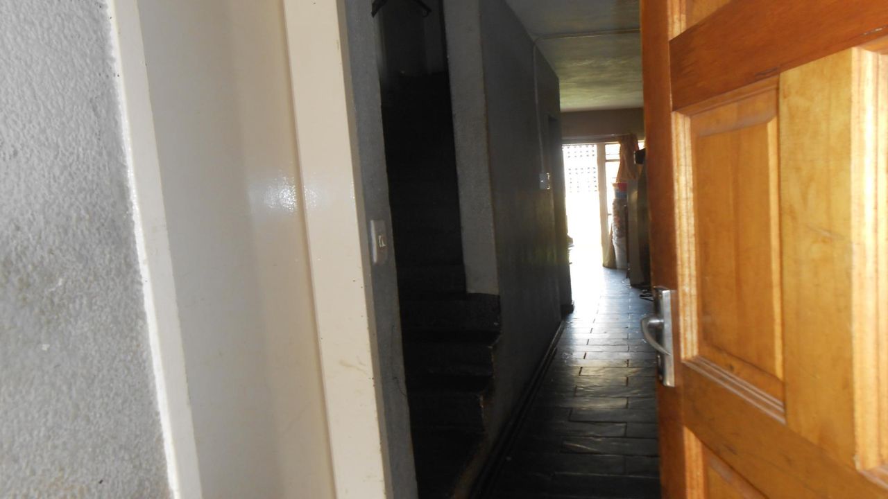 Photo 14 of 23