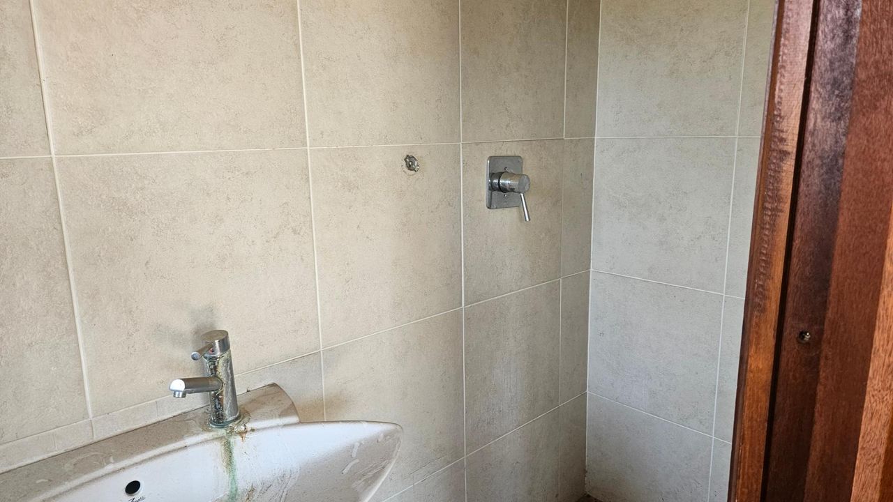 Photo 18 of 37