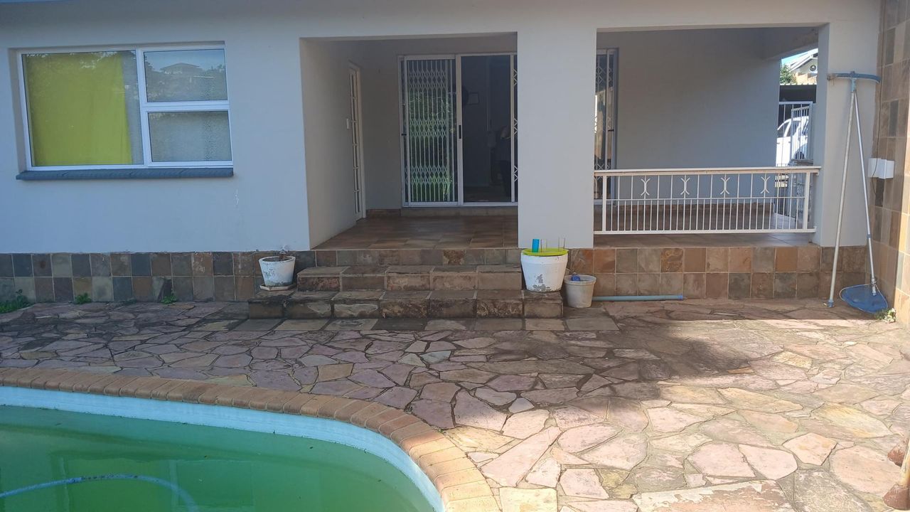 Photo 21 of 27