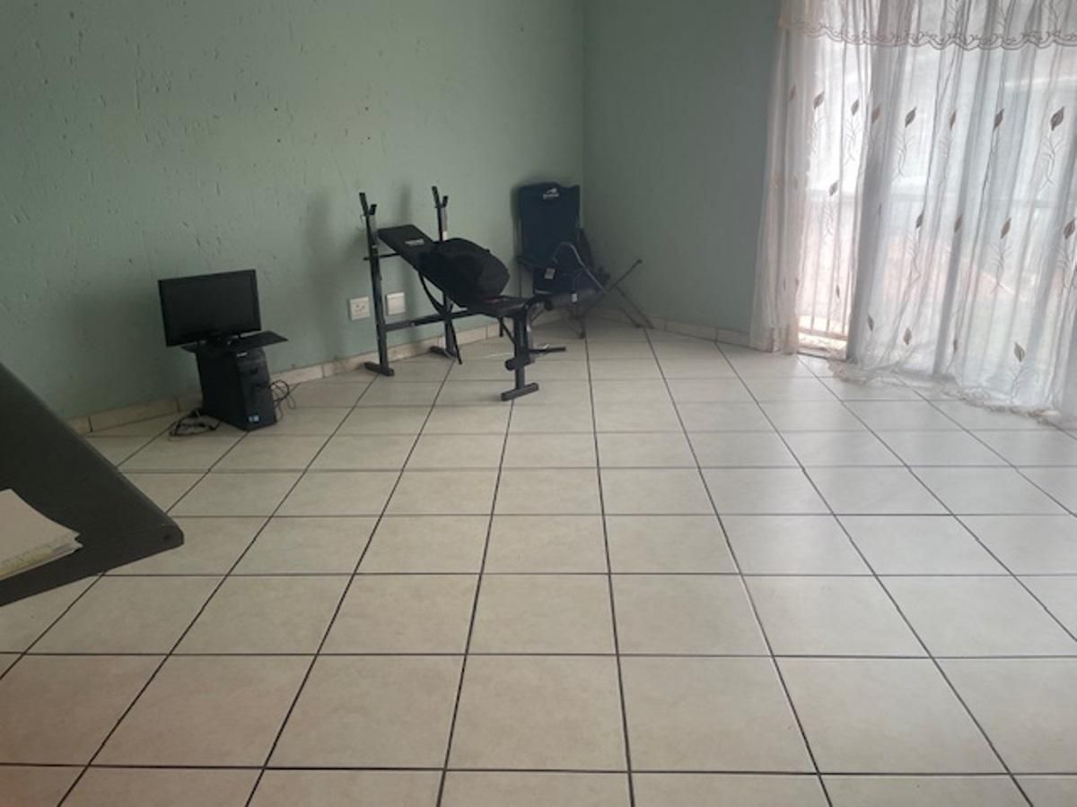 Photo 7 of 21
