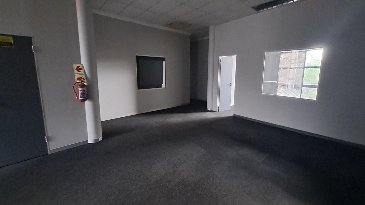 Photo 14 of 22