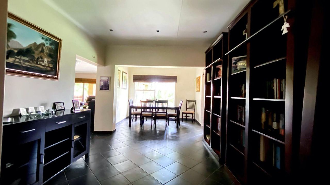 Photo 19 of 32