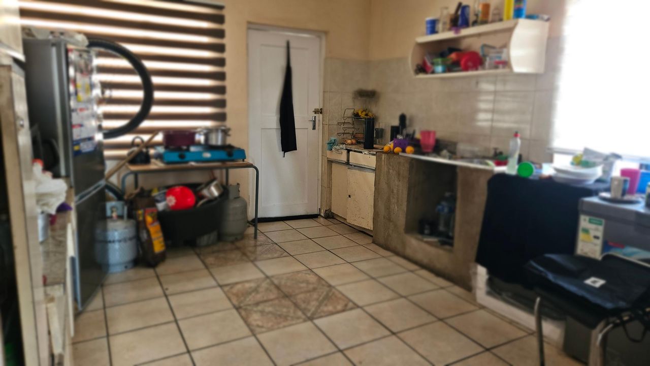Photo 11 of 32