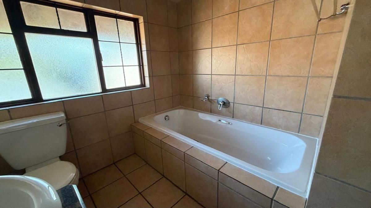4 Bedroom duplex townhouse - sectional for sale in Middelburg Central