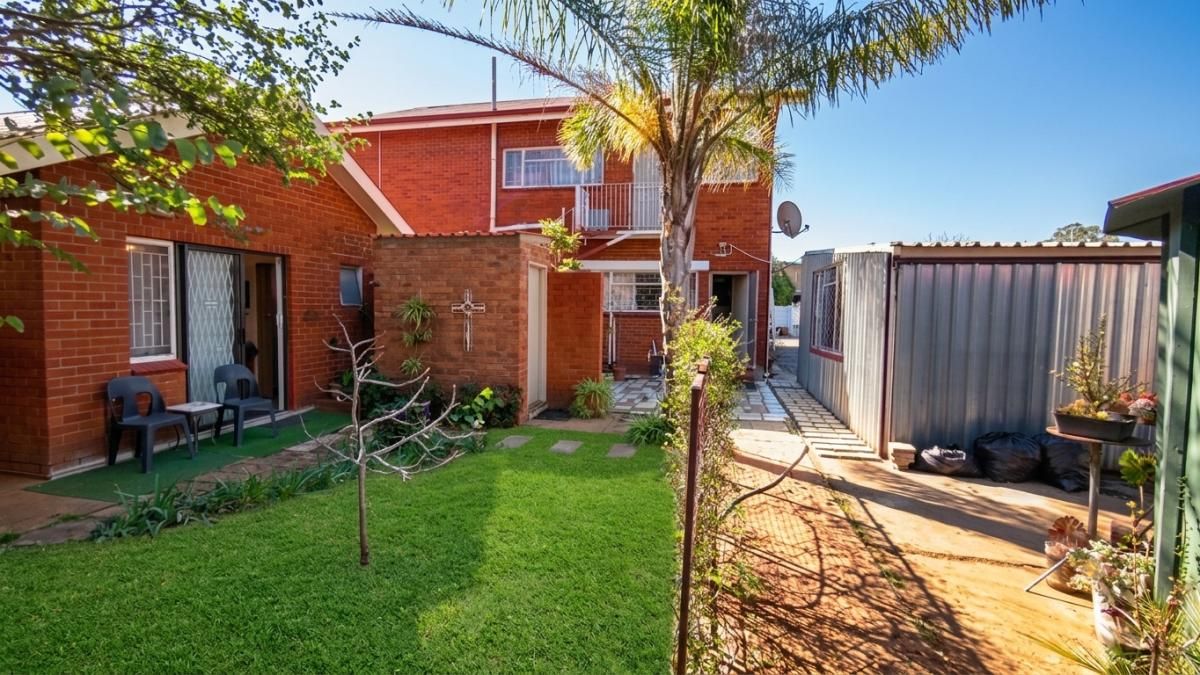 9 Bedroom house for sale in Generaal De Wet, Bloemfontein