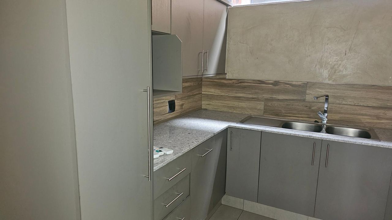 Photo 14 of 21