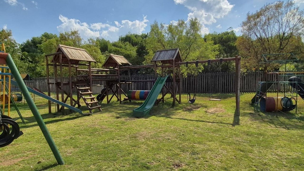 Photo 23 of 25