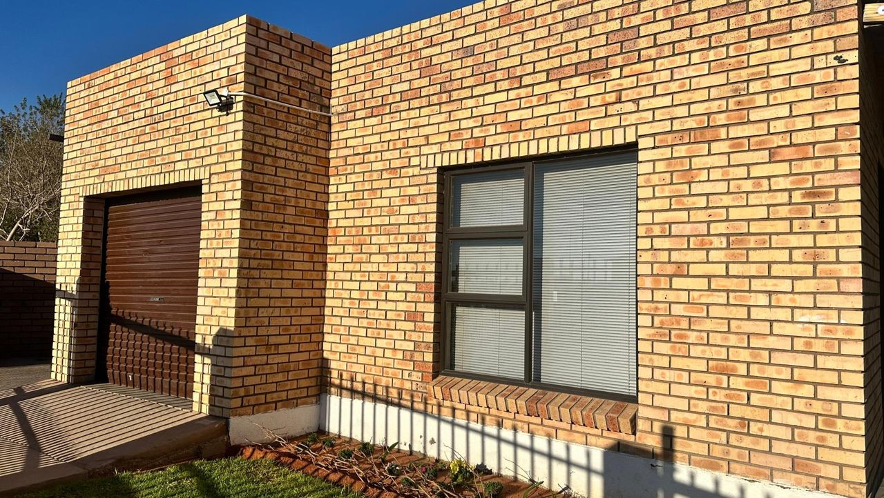 Photo 3 of 28