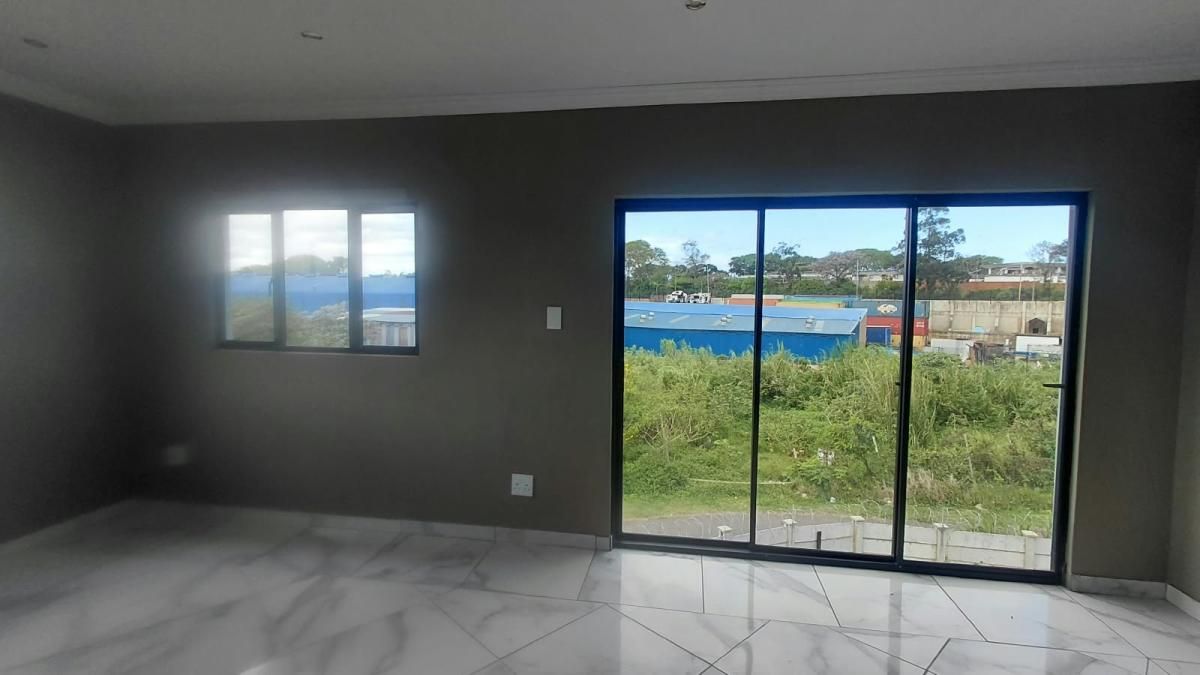 Photo 2 of 8