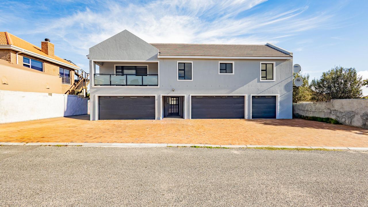 Photo of 5 Bedroom house for sale in Myburgh Park, Langebaan
