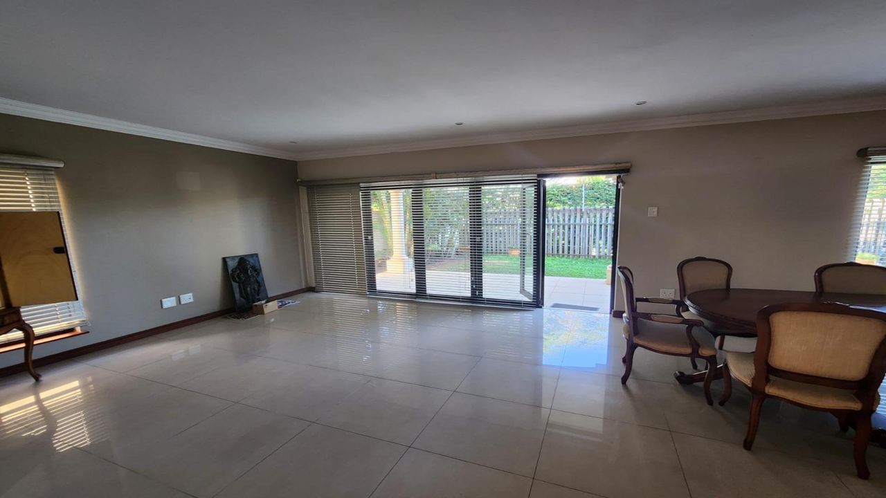 Photo 4 of 24