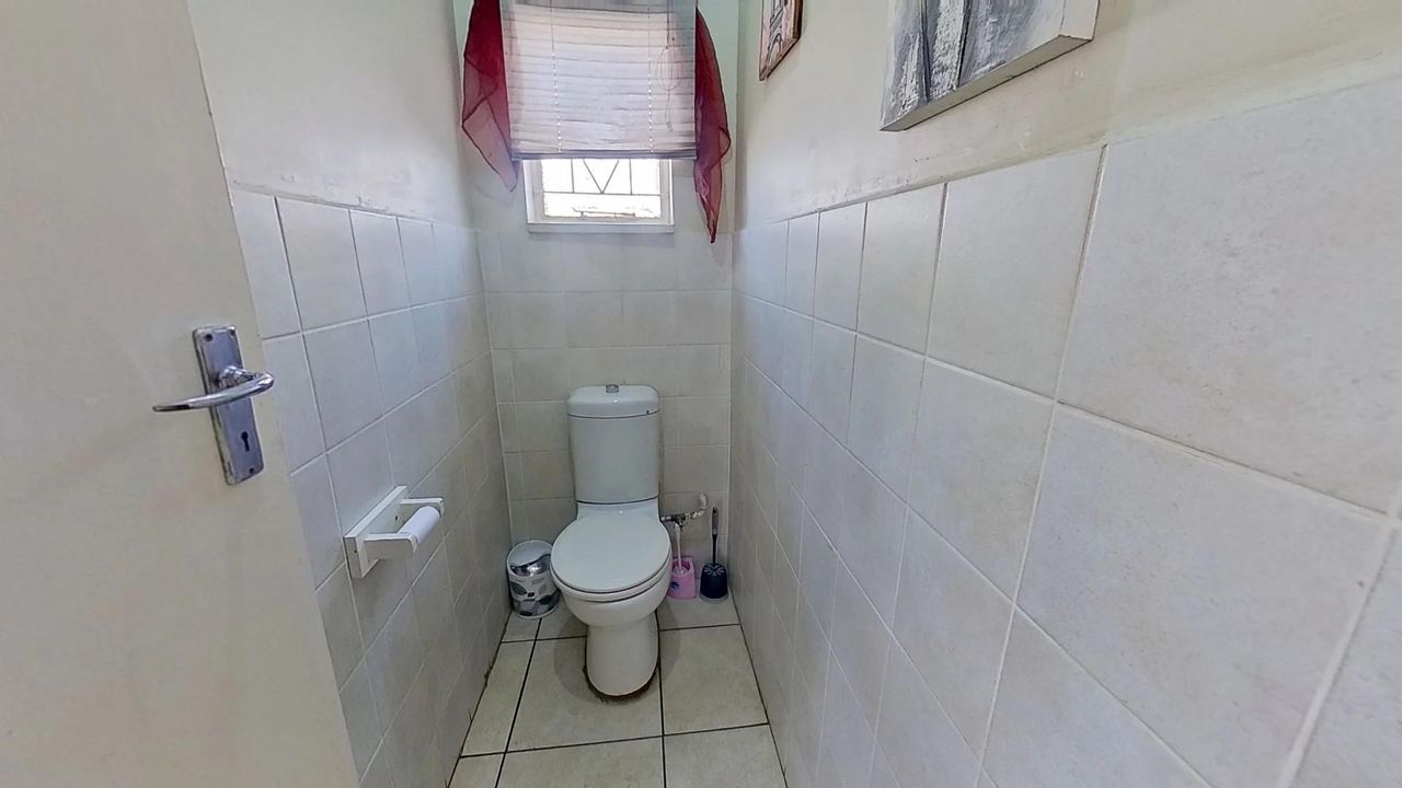 Photo 14 of 37