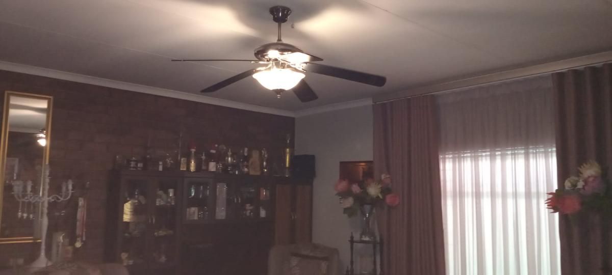 Photo 4 of 23