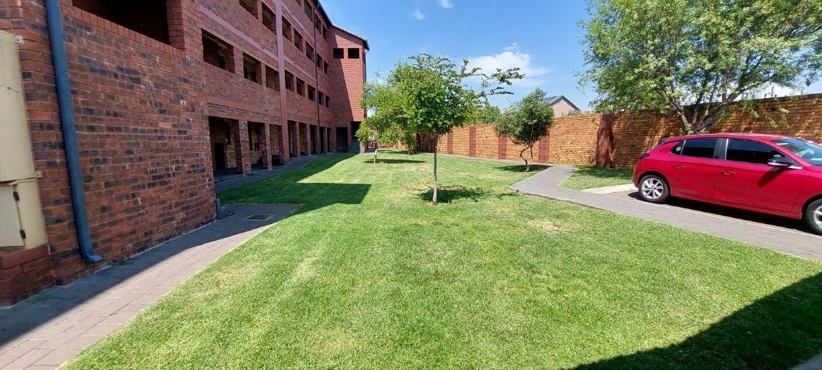 Photo 3 of 19