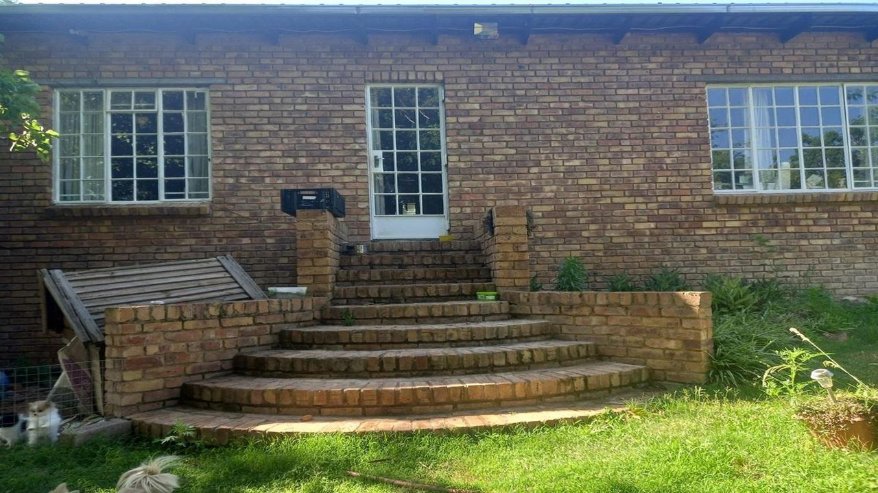 Photo 10 of 34
