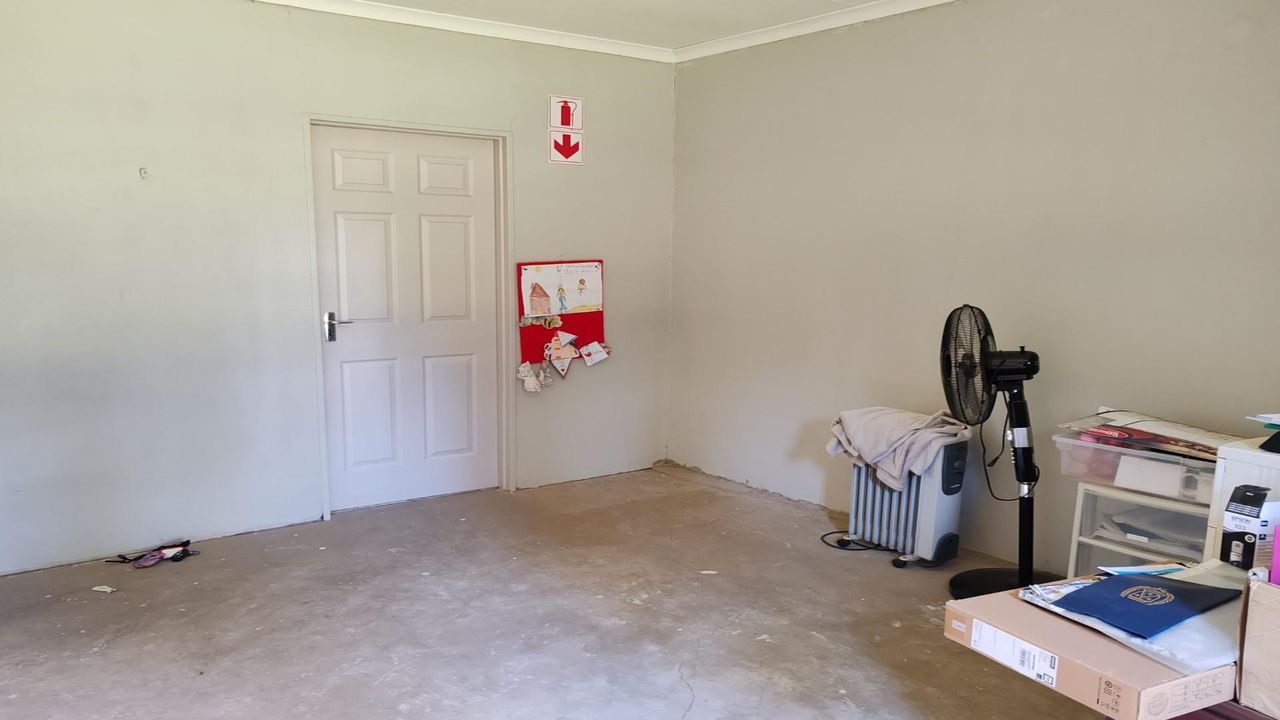 Photo 25 of 28