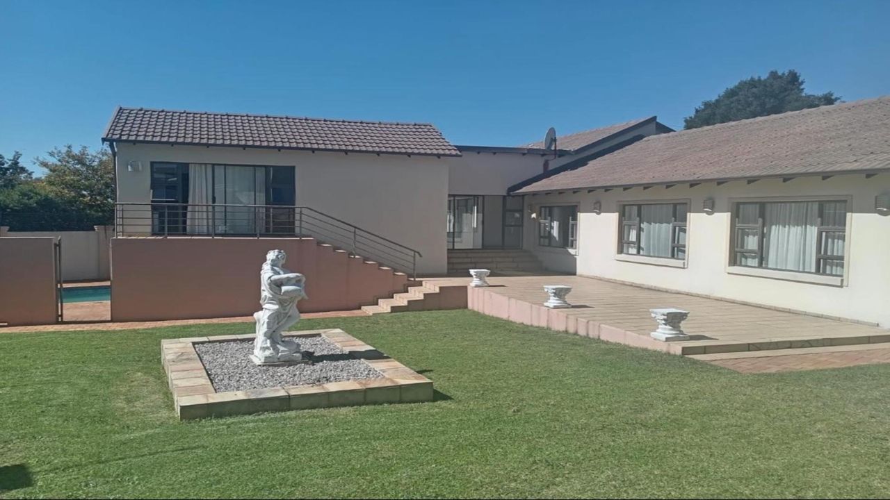 Photo 26 of 29
