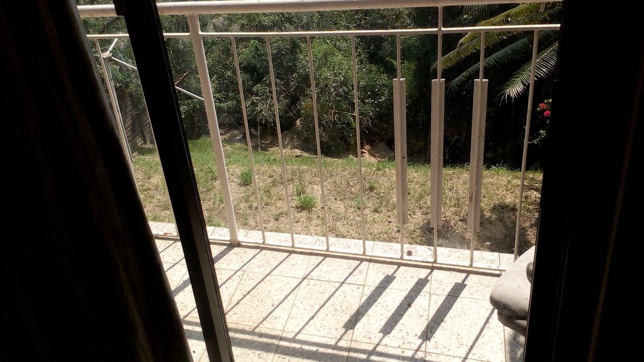 Photo 9 of 33