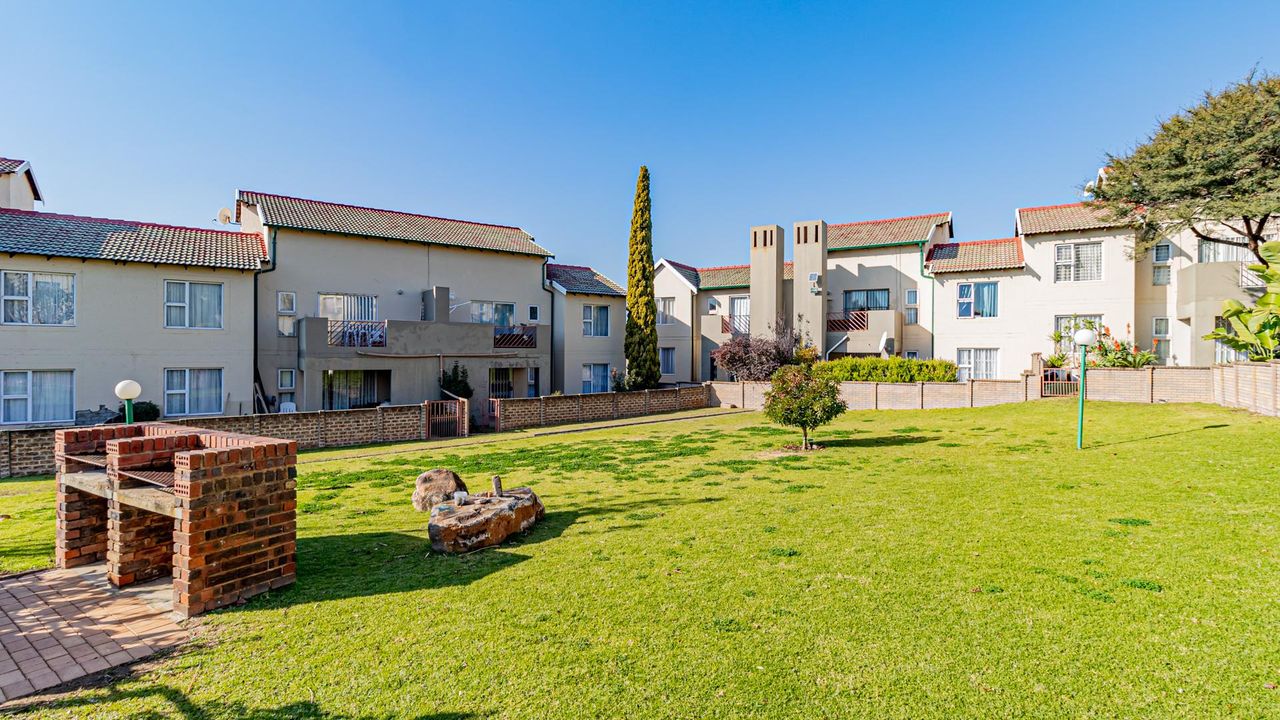 Photo of 1 Bedroom duplex loft for sale in Bromhof, Randburg