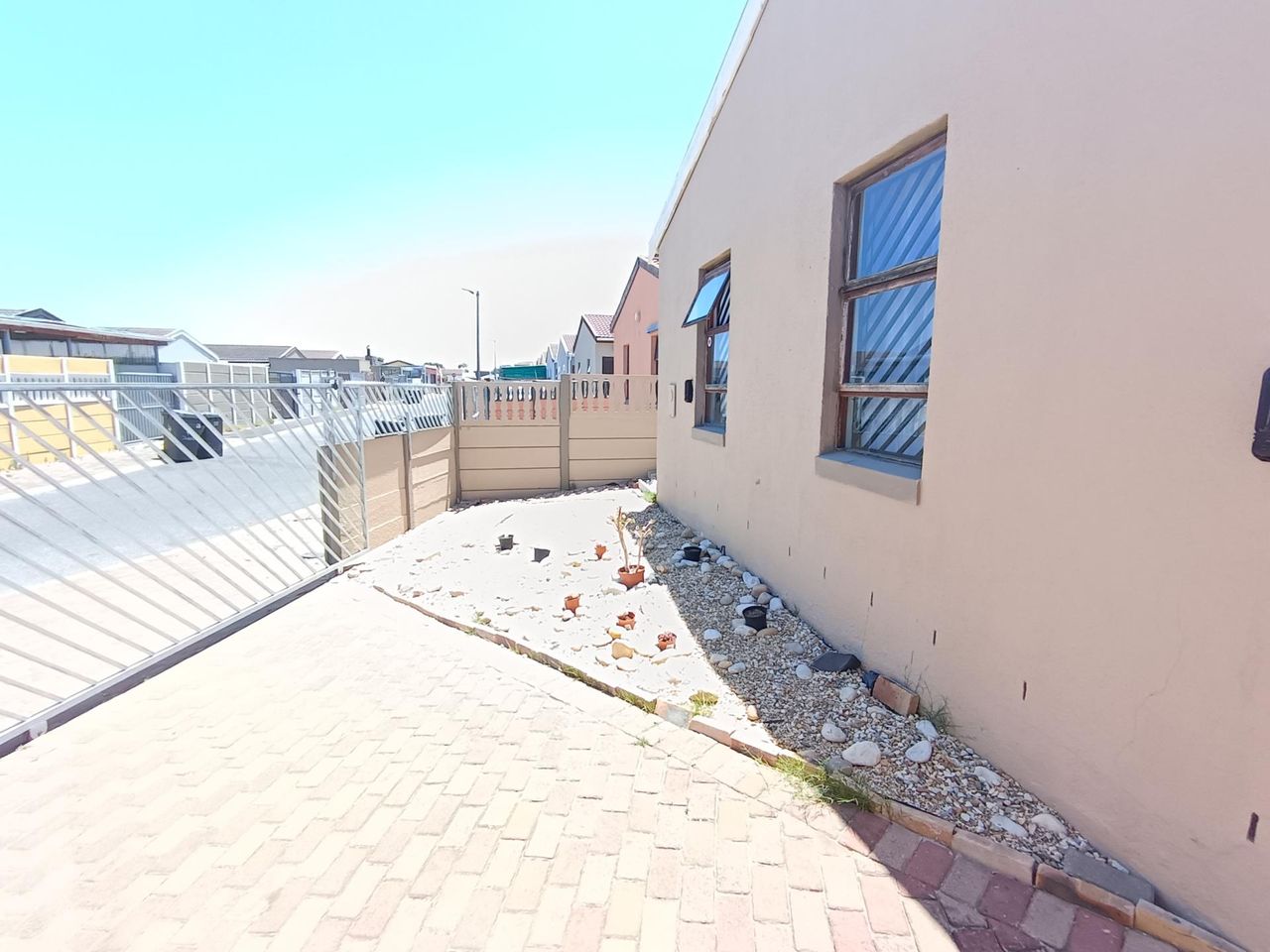 2 Bedroom house rented in Weltevreden Valley, Mitchells Plain