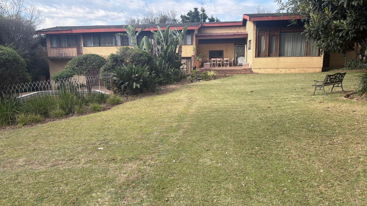 Photo 16 of 27