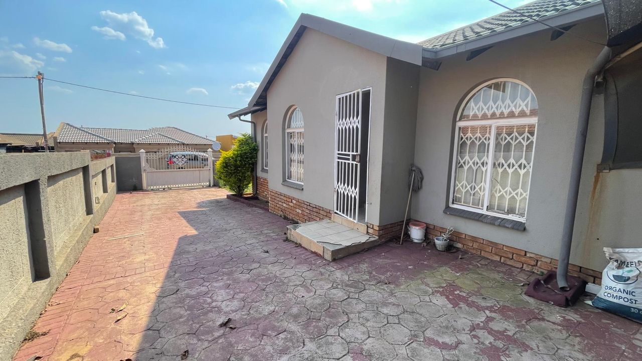 Photo 18 of 20
