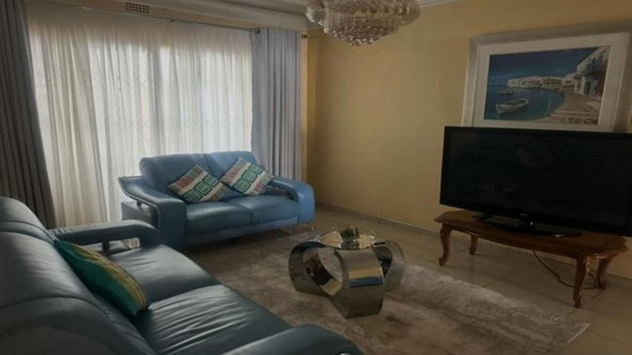 Photo 11 of 22