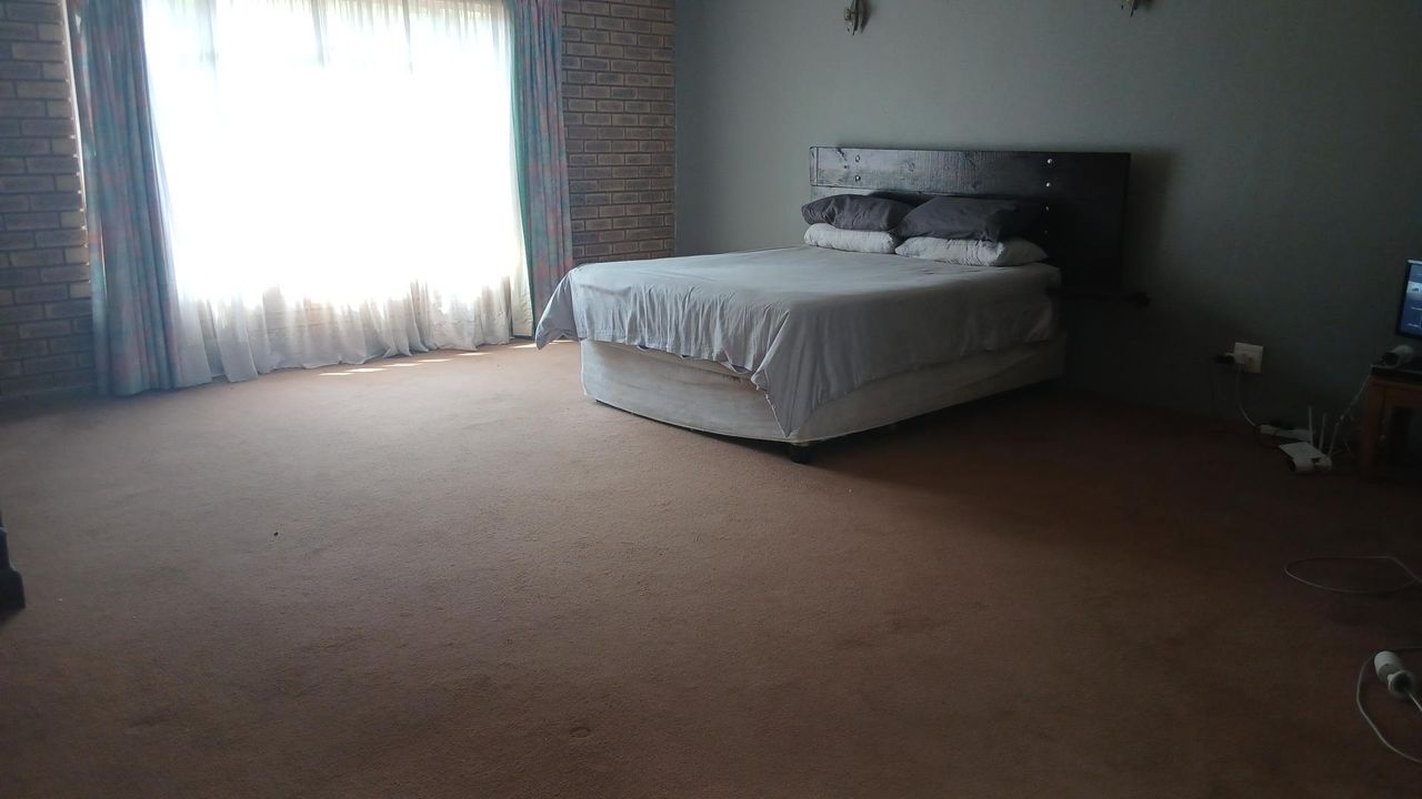 Photo 21 of 24