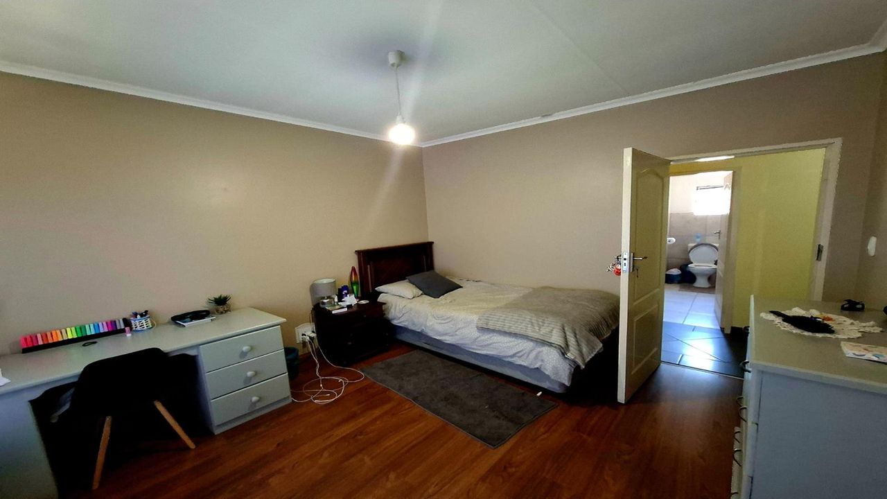 Photo 11 of 32