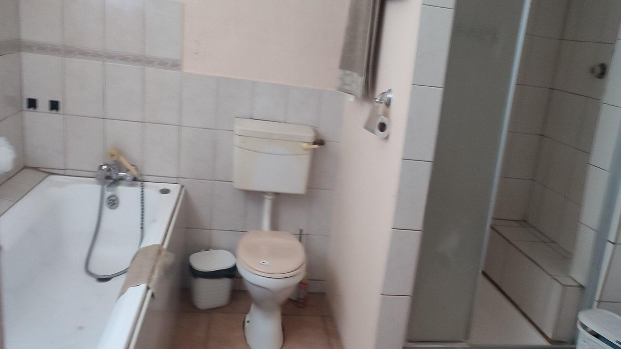 Photo 15 of 24