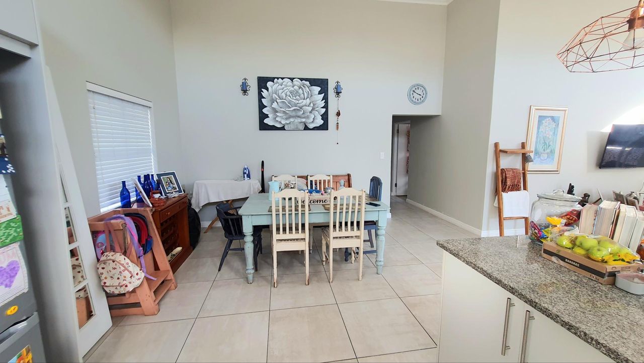 Photo 3 of 23