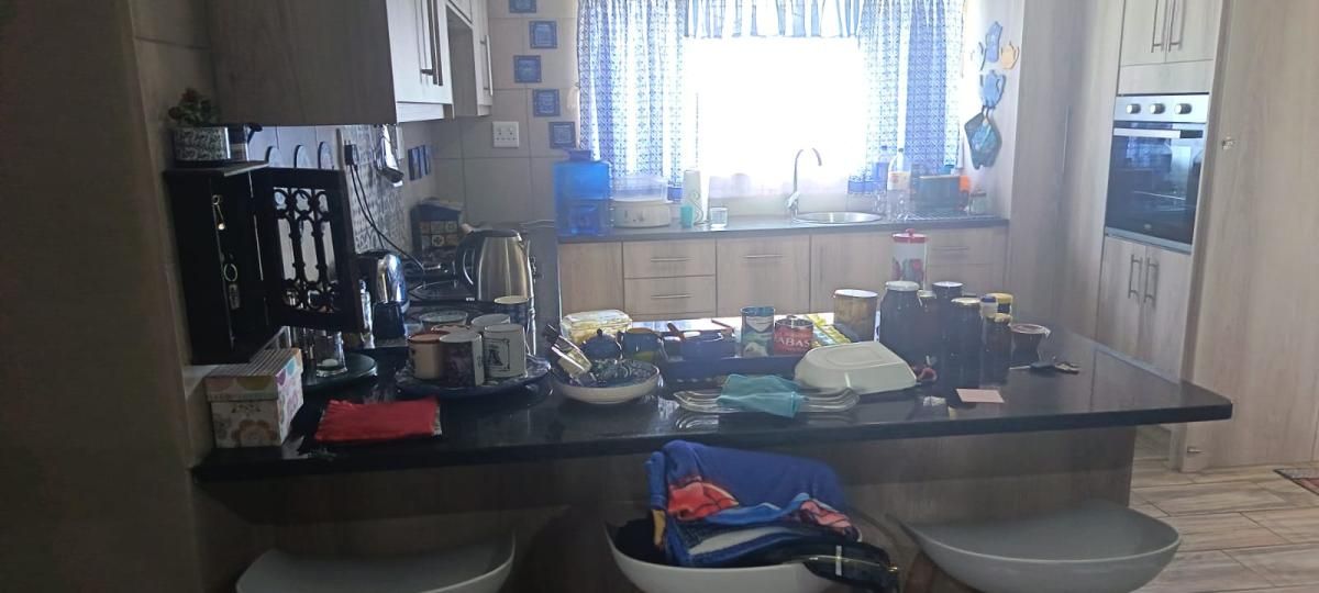 Photo 10 of 18