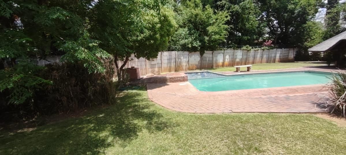 Photo 19 of 27