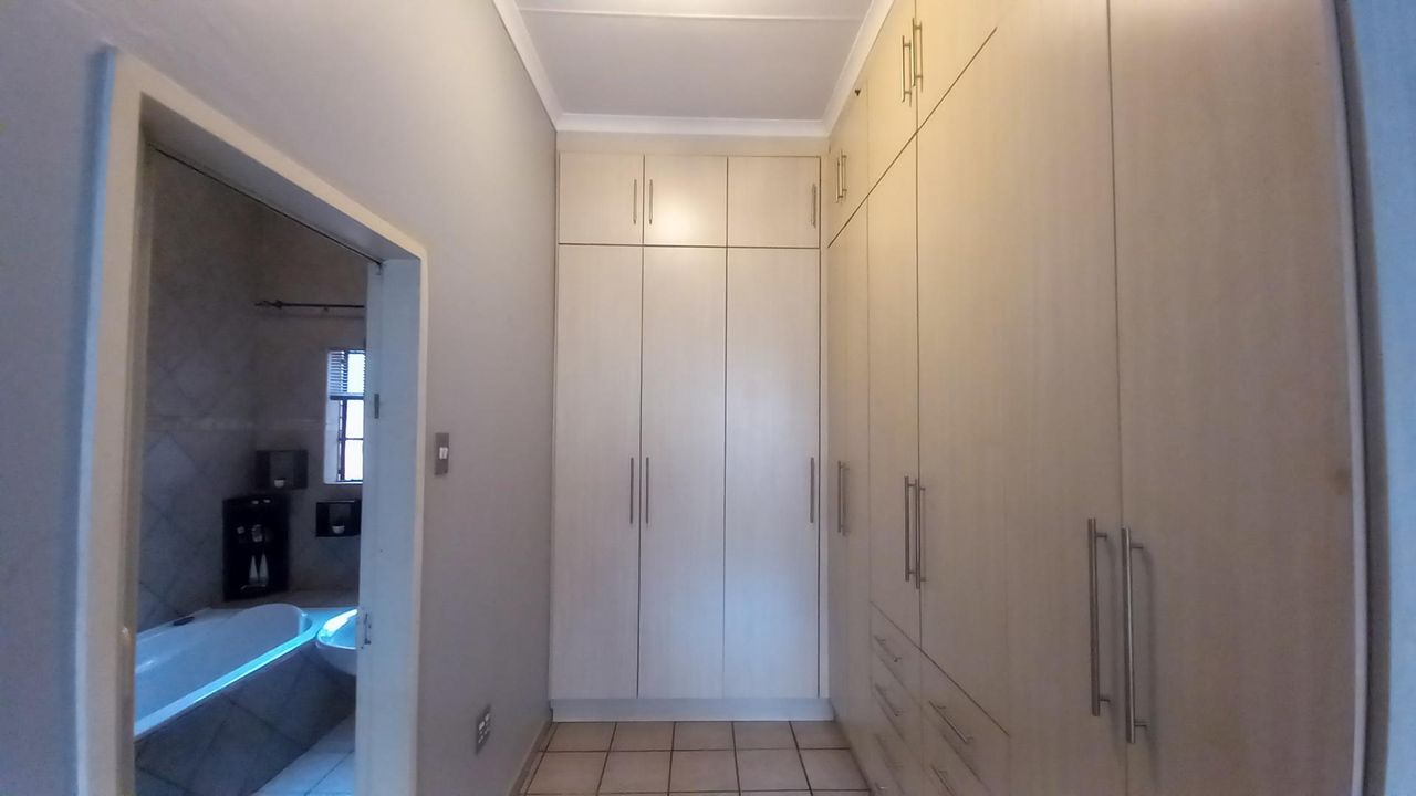 Photo 16 of 20