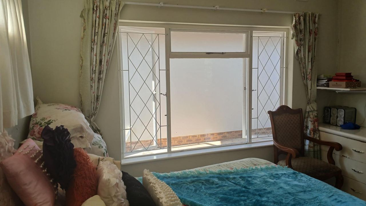 Photo 15 of 27