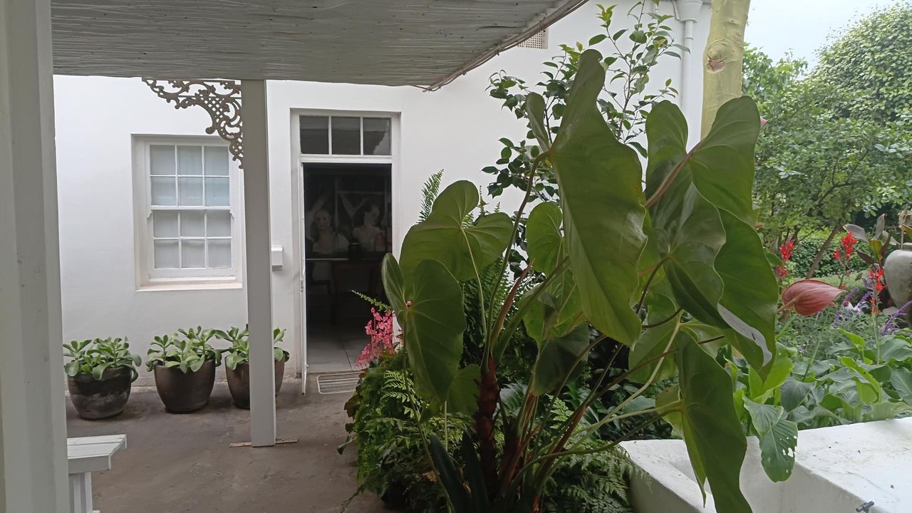 Photo 4 of 18