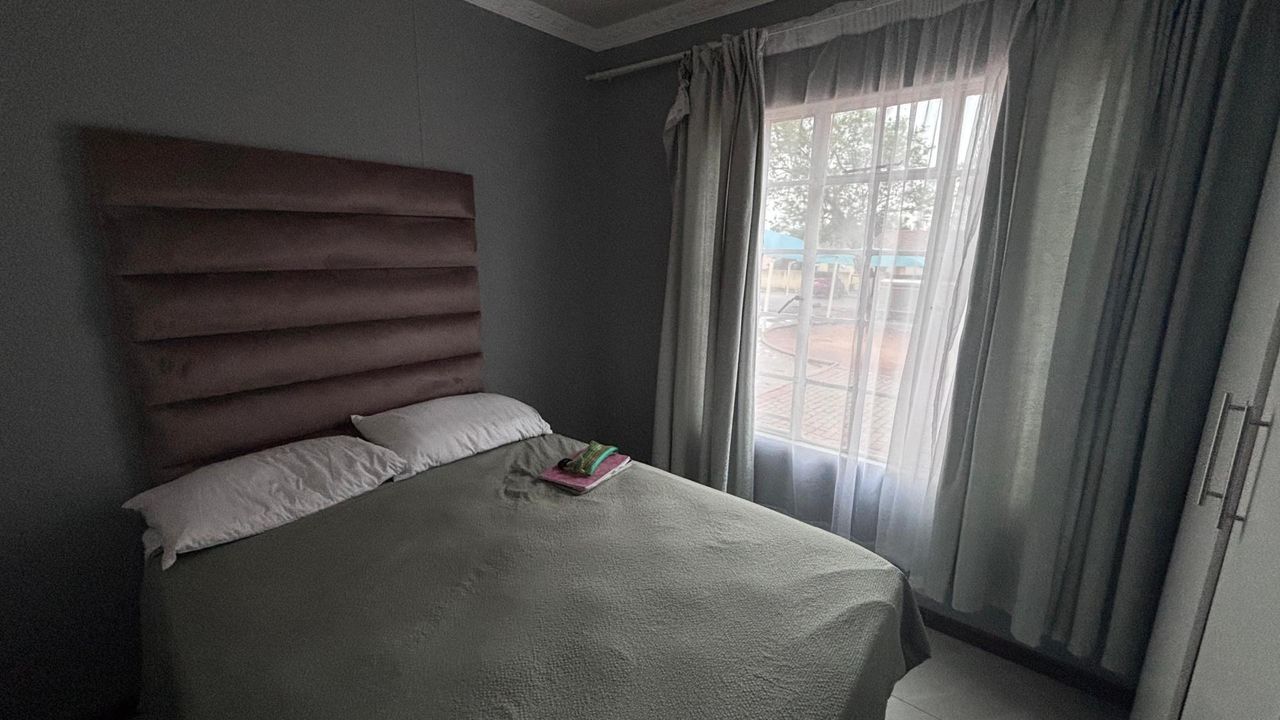 Photo 8 of 20