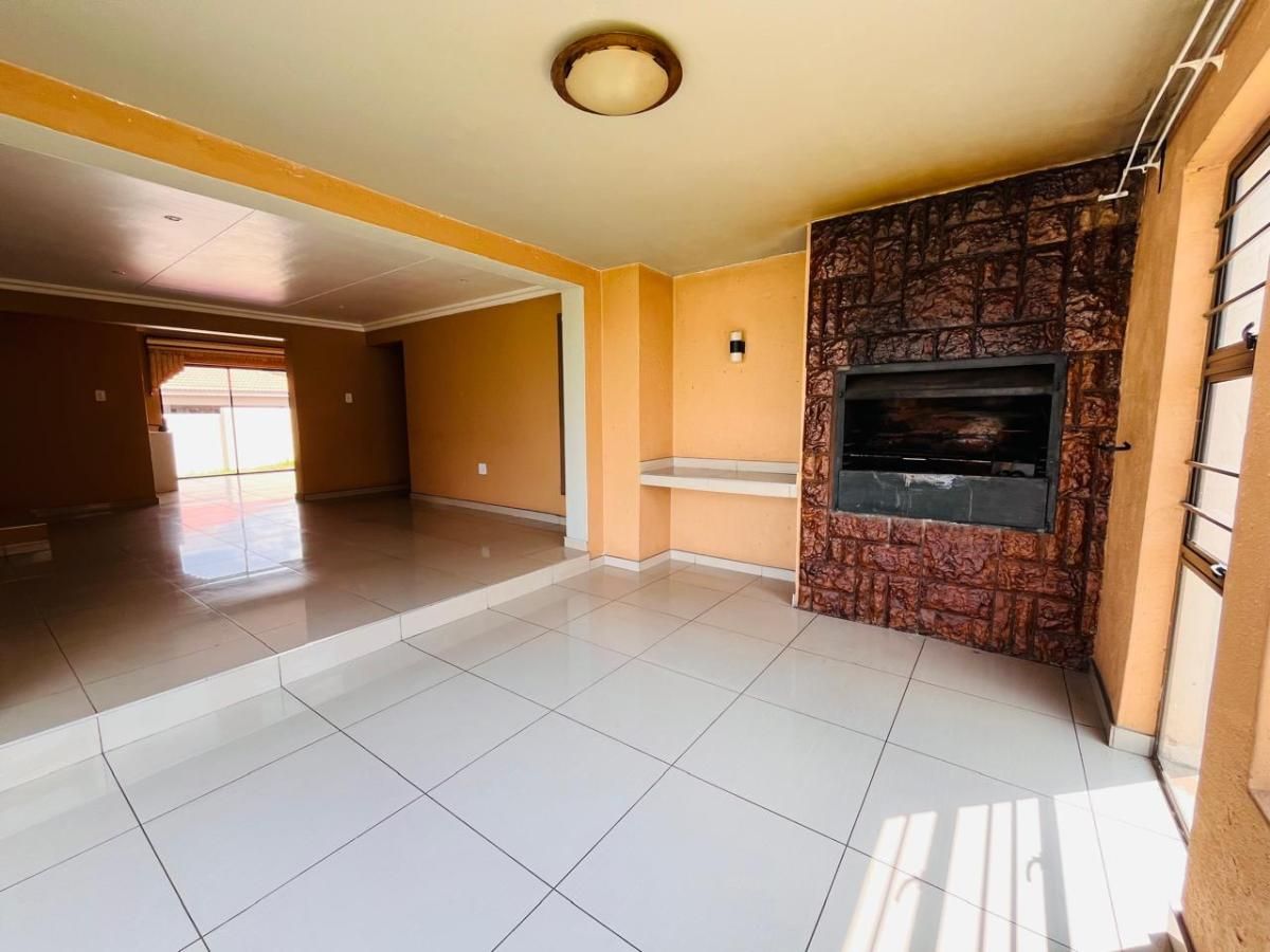 Photo of 4 Bedroom townhouse - freehold for sale in Ben Fleur, Witbank
