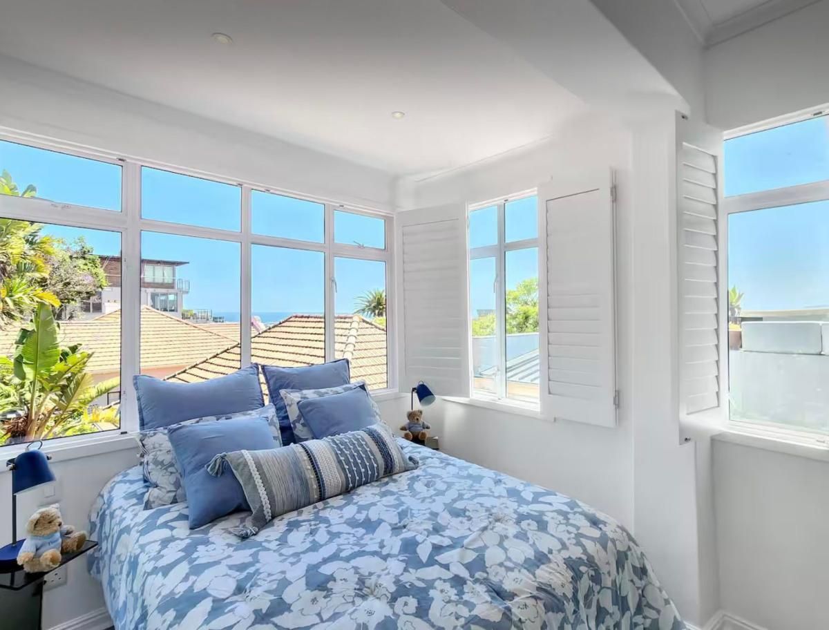 Photo of Bachelor Apartment to rent in Green Point, Cape Town