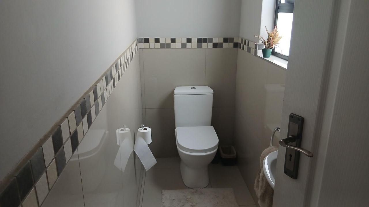 Photo 16 of 27