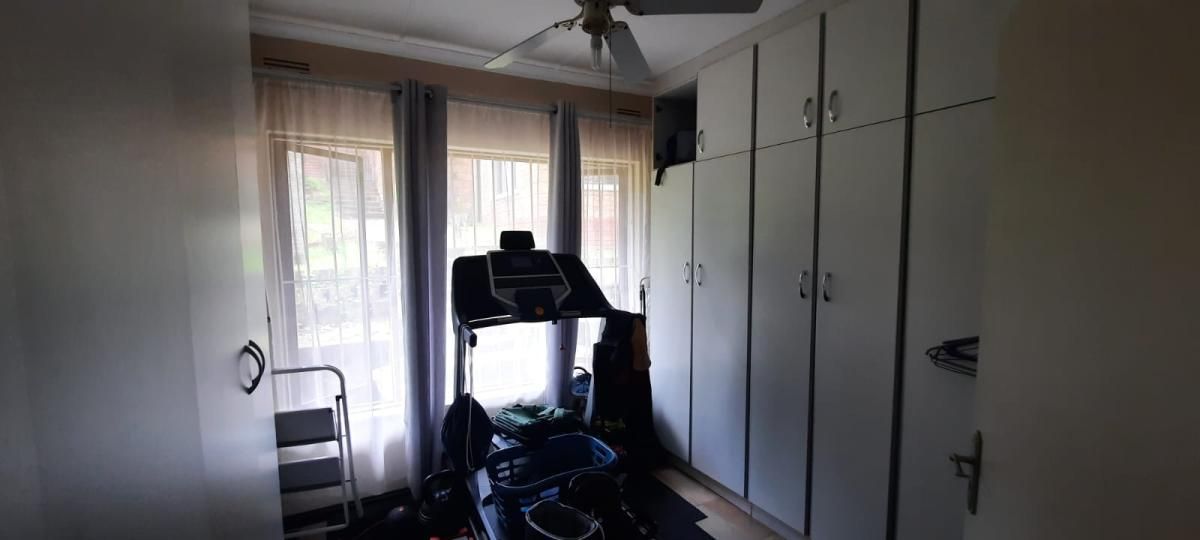 Photo 16 of 30