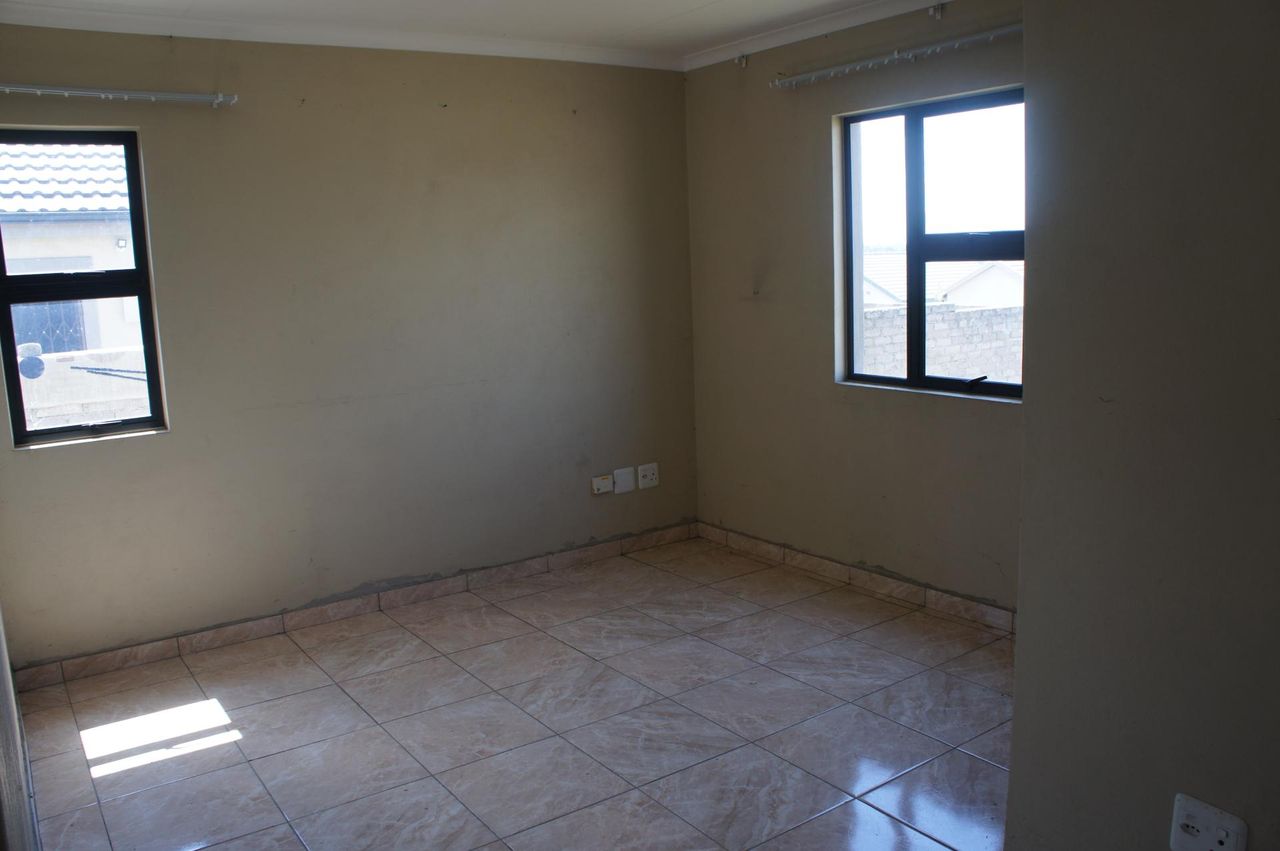 Photo 8 of 24