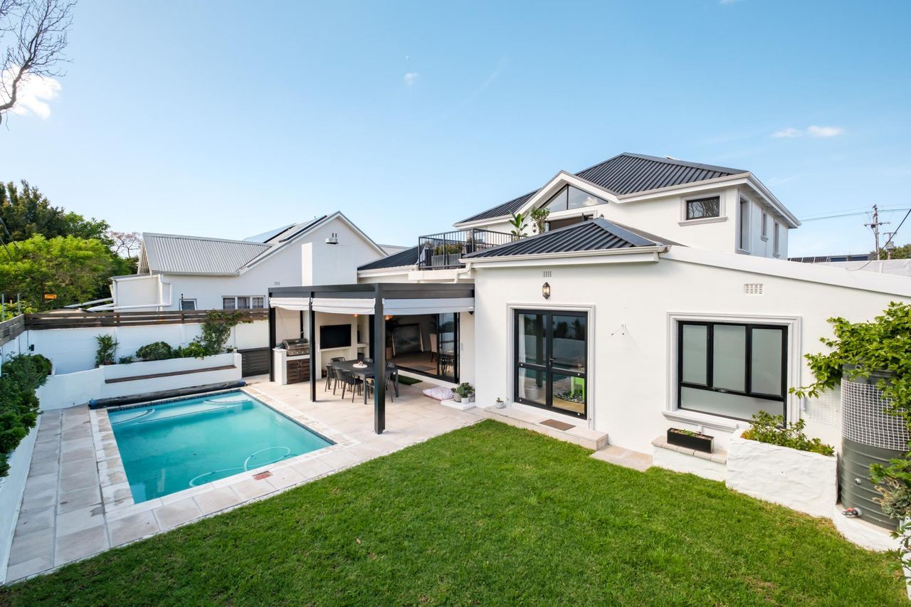 Photo of 5 Bedroom house for sale in Rondebosch, Cape Town
