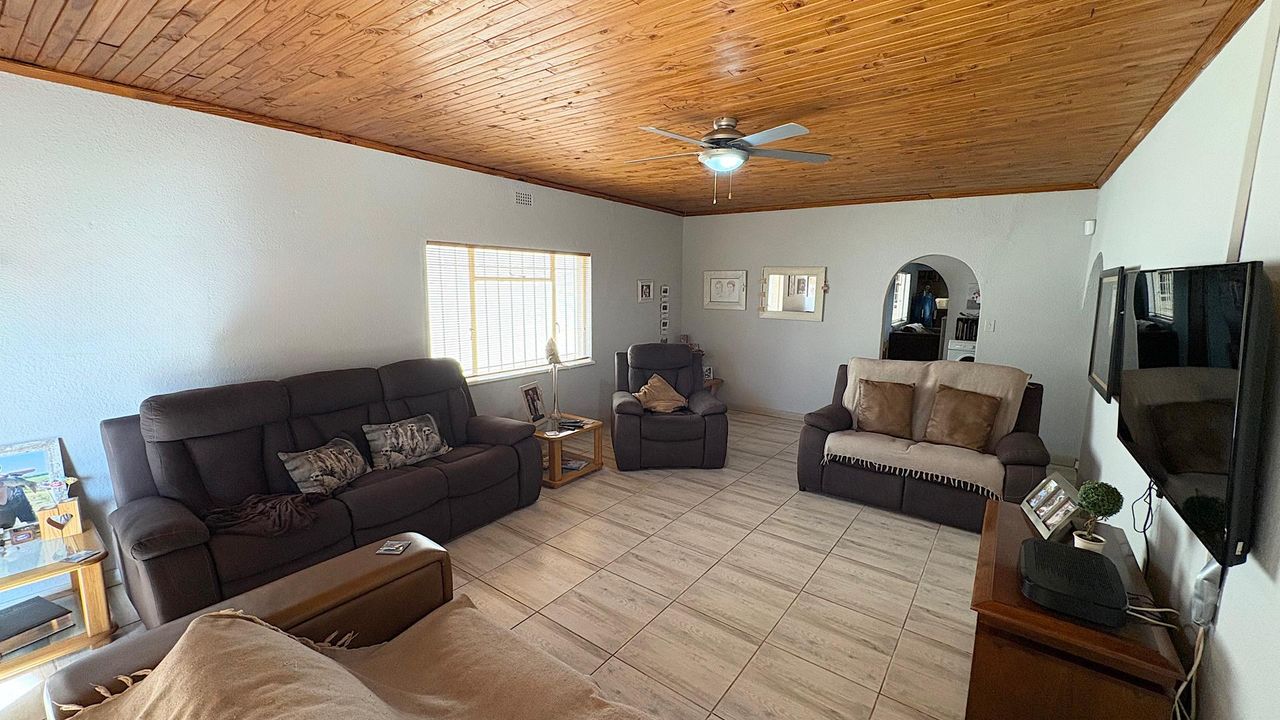 Photo 4 of 63